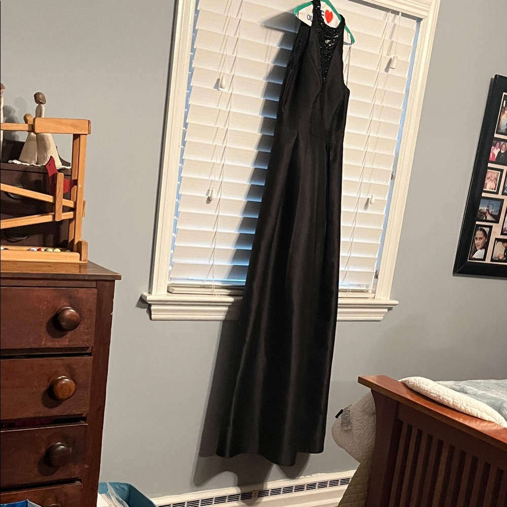 Adrianna Papell Black Gown w/ pockets size 4